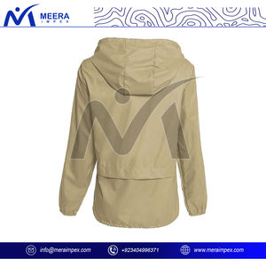 Veste de pluie légère pour femme élégante Manteau à capuche imperméable Détails réfléchissants pour la sécurité Confort Techniques tricotées respirantes - Product Image 4