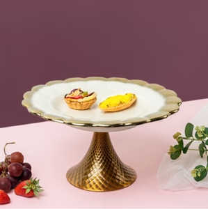 Vente en gros Support à gâteau en aluminium doré avec poignée Outil décoratif pour fête de mariage - Product Image 1