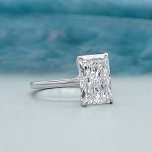 Anillo de Compromiso Solitario con Diamante Cultivado en Laboratorio, Corte Radiante, Certificado por IGI, con Halo Oculto, Nueva Categoría de Productos: Anillos de Diamantes - Product Image 2