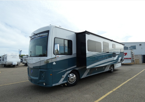 4UZACGFC6SCVY6836 Nouveau 2025 Luxe Classe A Camping-car Diesel Moteur Turbo Intérieur Premium Espace de Vie Extensible - Product Image 1