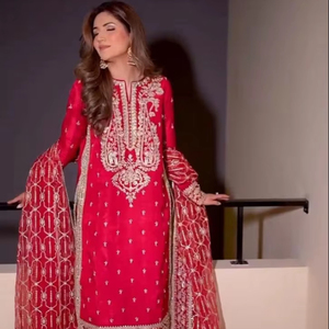 Robe longue pakistanaise Kameez Dupatta en costume Salwar en soie artisanale pour mariages et fêtes - Product Image 1
