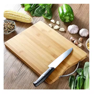 Planche à découper en bois, matériau personnalisable, forme carrée, 100% naturel, durable, passe au lave-vaisselle, épaisseur 3,5 cm, Saniya - Product Image 1