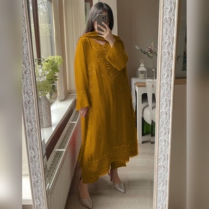 Ensemble palazzo trois pièces en georgette exclusif avec broderie de sequins et dupatta de créateur pour tenue de mariage de luxe - Product Image 3