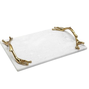 Plateau décoratif rectangulaire en marbre et métal avec poignée design, plateau de table de luxe avec poignée dorée, vente en gros, pour salle de bain - Product Image 5