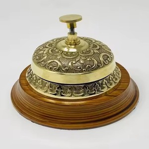 Cloche de bureau en laiton tendance, forme de roue de bateau, finition dorée, base en bois, cloche de table décorative antique, utilisée dans la maison, l'hôtel, le restaurant - Product Image 5
