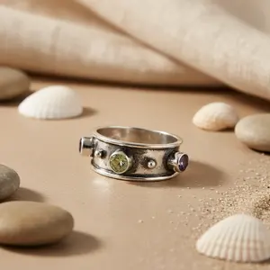 แหวนเงินแท้ 925 ประดับพลอยสีเขียวทรงรี ดีไซน์ทันสมัยสำหรับผู้หญิง ชุบทองและโรเดียม - Product Image 2