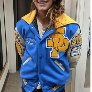 Veste de baseball bleue à capuche ouverte de haute qualité Noms personnalisés et logos brodés en chenille sur le col montant avant - Product Image 1