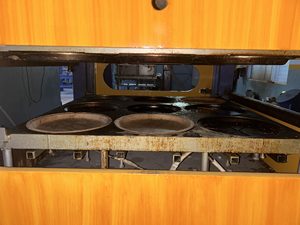 Máquina para hacer placas de 12 pulgadas de 9 cavidades de alto rendimiento Ideal para fabricar platos desechables en la industria del envasado de alimentos - Product Image 3