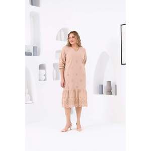 Vestido de talla grande con bordado y puños elásticos forrados, color crema - Product Image 3