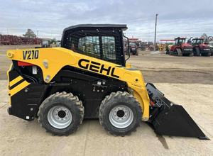 Chargeuse compacte Gehl V210 2025, moteur diesel 70 CV, grande capacité de levage, chargeuse sur pneus, système hydraulique puissant, haute performance - Product Image 4