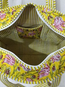 กระเป๋าโท้ทผ้าฝ้ายออร์แกนิคแบบเย็บลาย  ลายดอกไม้พิมพ์มือสไตล์โบฮีเมียน  พร้อมซิป  สำหรับผู้หญิง  เป็นมิตรกับสิ่งแวดล้อม เหมาะสำหรับใส่ของช้อปปิ้ง - Product Image 2