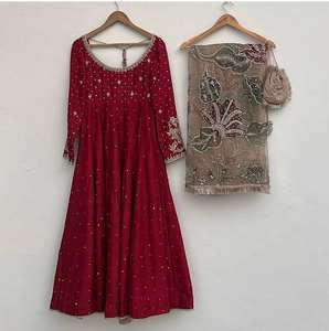 Vestido Anarkali de diseñador para fiestas Pent Dupatta con bordado pesado hecho de viscosa - Product Image 3