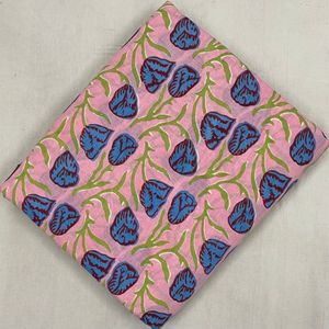 Tissu d'activewear de poids moyen, imprimé en bloc, coton, motif indien traditionnel, qualité semblablement bonne, couleurs vibrantes, bleu rose - Product Image 3