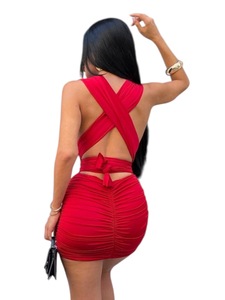 Abito midi <span class=keywords><strong>rosso</strong></span> aderente senza schienale in tessuto con design incrociato e arricciato, vita naturale, ideale per feste - Product Image 1