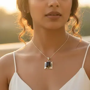 Colgante de Plata 925 con Cuarzo Ahumado para Mujer, Corte Esmeralda Cuadrado con Baño de Rodio, Estilo Religioso, Regalo - Product Image 2