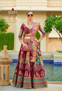 Colección de trajes indios elegantes de diseñador Lehenga Choli de seda con estilo con Dupatta con trabajo de espejo Compras en línea India - Product Image 4