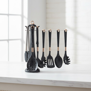 Juego de utensilios de cocina de silicona importados de 7 piezas, con mango negro punteado, cuchara resistente al calor, juego de herramientas de cocina de goma - Product Image 1