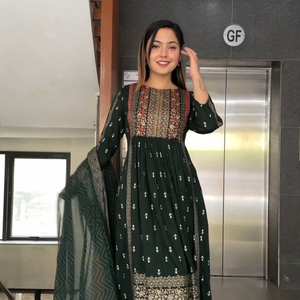 ชุดสูทแบบดั้งเดิมเย็บขอบด้านบนแบบแฟนซีชุดปาร์ตี้ใหม่เปิดตัว - Product Image 1