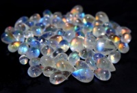 Cabochon en vrac naturel de pierre de lune arc-en-ciel de Madagascar 9X6MM à 16X11MM env. Coupe poire en forme de goutte pour la fabrication de bijoux