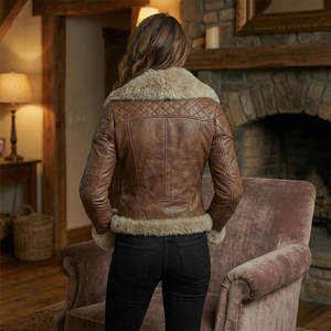 Veste en cuir de mouton pour femmes modernes avec finition haut de gamme, toucher doux, design respirant en tricot - Product Image 3