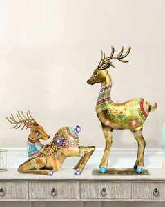 Ensemble de 2 sculptures de cerfs assis en fer peint décoratives, inspirées de la culture, du jardin et du patrimoine - Product Image 3