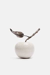 Figurine pomme dorée avec design de visage Sculpture artistique de fruits Statue de pomme décorative faite à la main dorée moderne décor à la maison - Product Image 4