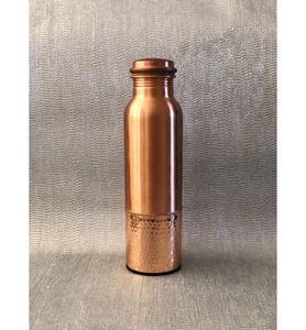 Botella de cobre de alta calidad para agua con tapa a prueba de fugas de superficie martillada y artesanía tradicional india - Product Image 1