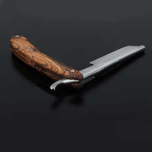 Navaja de Afeitar Profesional de Alta Calidad con Mango de Madera y Diseño Personalizado - Product Image 4