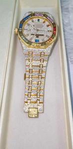 Montre analogique en or jaune sertie de diamants Moissanite, mouvement de montre à quartz - Product Image 2