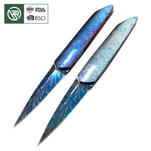 Navaja de Bolsillo de Caza de Acero Damasco Sueco BoChen con Patrón de Pluma Templada Azul, Navaja Plegable de Nivel Coleccionable - Product Image 1