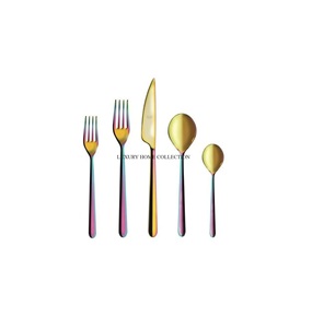 Ensemble de couverts en métal haut de gamme avec finition miroir poli au design classique et intemporel adapté aux repas haut de gamme - Product Image 5