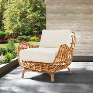 Chaises en rotin artisanales subtiles Esthétique des tons neutres pour les configurations de conception de meubles d'extérieur modernes ou vintage - Product Image 1