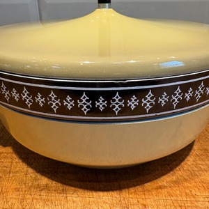 Cacerola Amarilla Elegante, Plato de Metal Duradero, Ideal para Servir en la Cocina del Hogar, Fiestas y para Entretener Invitados, Venta al por Mayor desde India - Product Image 5