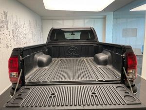 2018 for Toyota HiLux Used Manual Gear Box Dark Interior Fabric Seats FWD Drive - Product Image 4