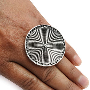 Look Vintage Indien Artisan Bijoux Faits À La Main 925 Sterling Argent Oxydé Forme Ronde Style Ethnique Anneau Direct Usine Prix - Product Image 3