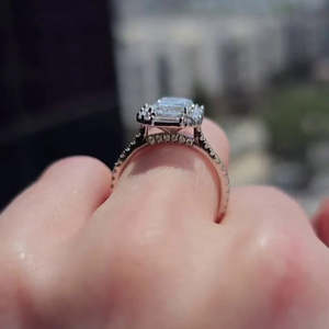 Anillo Catedral Halo con Diamantes de Laboratorio Radiant de 3.00ct, IGI D-E-F VVSVS en Oro Rosa - Anillos de Diamantes Premium - Product Image 4