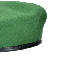 Chapeaux de béret à la mode fabriqués avec une finition lisse et une coupe douce offrant un équilibre entre le charme traditionnel et les chapeaux d'usure modernes