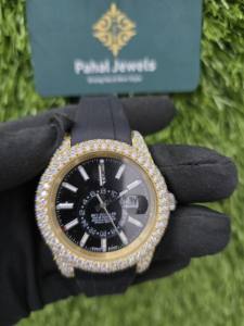 นาฬิกาผู้ชายเพชรโมอิสซาไนต์ทรงกลมแบบครึ่งฝัง สายสีดำ ตัวเรือนแบบโรมัน ระบบกลไก - Product Image 1