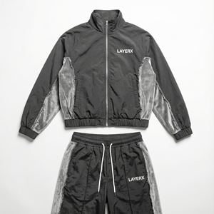 Conjunto Deportivo de Dos Piezas para Mujer, Chaqueta Cortavientos con Capucha y Estampado, Pantalones Anchos de Nylon, Ropa Urbana, Personalizable al por Mayor - Product Image 2