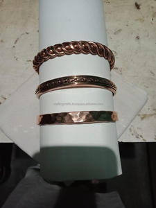 Grand bracelet en cuivre lourd de 15mm fait à la main de l'Inde accessoire de mode en cristal de bracelet bio magnétique à vendre - Product Image 5