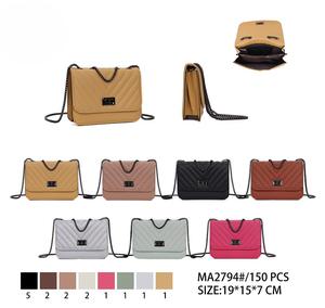 Borsa a Tracolla in Pelle con Catena per Donna - Product Image 1