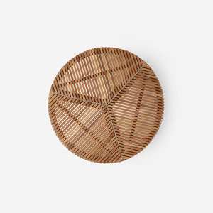 Mesa de centro Munro hecha de madera de teca con un diseño moderno y equipada con patas de hierro de buena calidad para interiores y exteriores. - Product Image 2