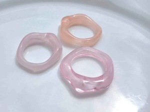 แหวนเรซิ่นอะคริลิกรูปทรงกลม แหวนทำมือ แหวนแห่งความรัก เครื่องประดับสำหรับงานปาร์ตี้ผู้หญิง ขายส่งราคาดีที่สุด - Product Image 2