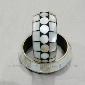 Bracelet élégant vintage fait à la main en nacre incrusté Design intemporel pour les femmes Bracelets de mode uniques par Falak World Export - Product Image 4