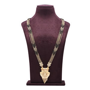 Colgante chapado en oro Mangalsutra, diseños indios Mangalsutra, colgante de oro Mangalsutra para mujeres cuentas negras para oro Mangalsutra - Product Image 1