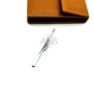 Pinzas para cejas con logotipo personalizado plateado Pinzas para cejas con punta inclinada de acero inoxidable sostenibles afiladas de alta calidad - Product Image 4