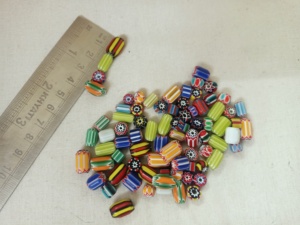 Perles de verre à chevrons rayées sur mesure en plusieurs couleurs assorties disponibles à partir de la taille 8 mm idéal pour les créateurs de bijoux - Product Image 5