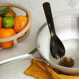 Cubiertos de cuerno de búfalo Nuevo diseño tradicional Cuchara de cuerno Cubiertos para restaurante Natural 100% Cuchara de cuerno real que sirve por f s i - Product Image 1