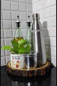 Plateau de service rond en bois avec un bord d'écorce Il est fabriqué à partir de bois de manguier et est conçu pour servir et décorer - Product Image 4