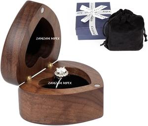 Boîte à bagues en bois en forme de coeur Porte-bague de fiançailles et de mariage rustique fait à la main avec couvercle à charnière pour propositions et cadeaux - Product Image 2